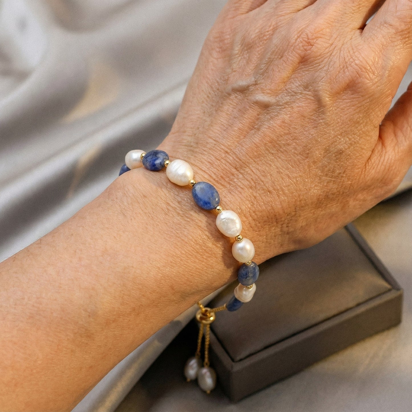Pulsera elegante de margaritas oceánicas
