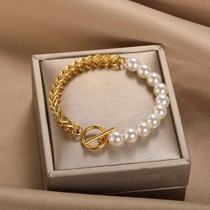 Pulsera elegante de oro y margaritas