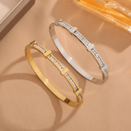 Pulsera geométrica abierta con dos capas de zirconia