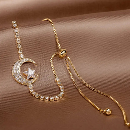 Pulseras con luna suspendida en zirconia y oro