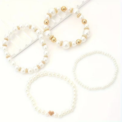 Pulseras de perlas blancas