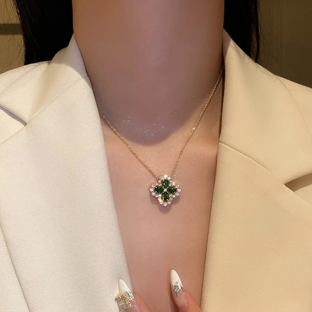 Trébol Esmeralda Brillante en Oro