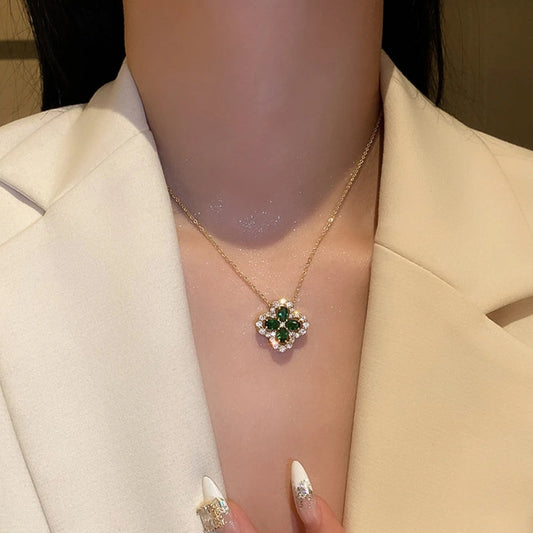 Trébol Esmeralda Brillante en Oro