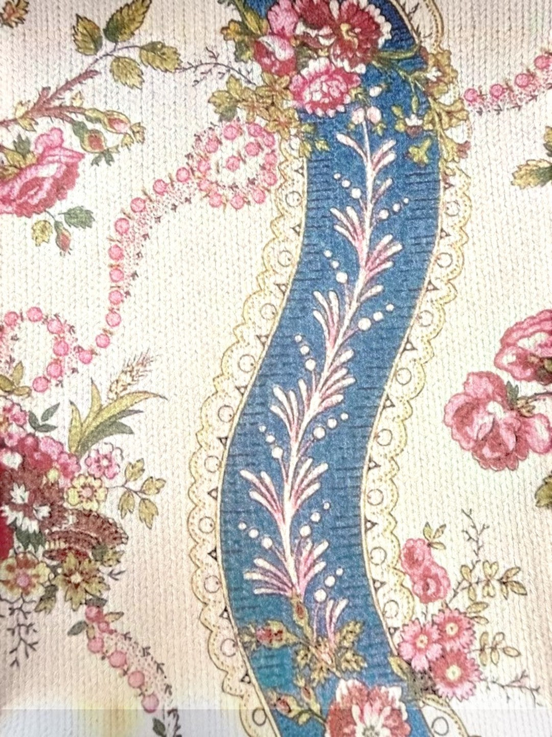 Carolina™ | Cárdigan con enredaderas de rosas