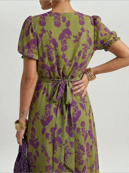 Aurora Vestido midi con enredaderas florales en olivo