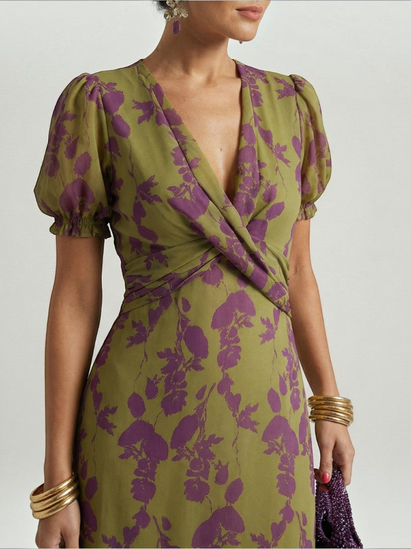 Aurora Vestido midi con enredaderas florales en olivo